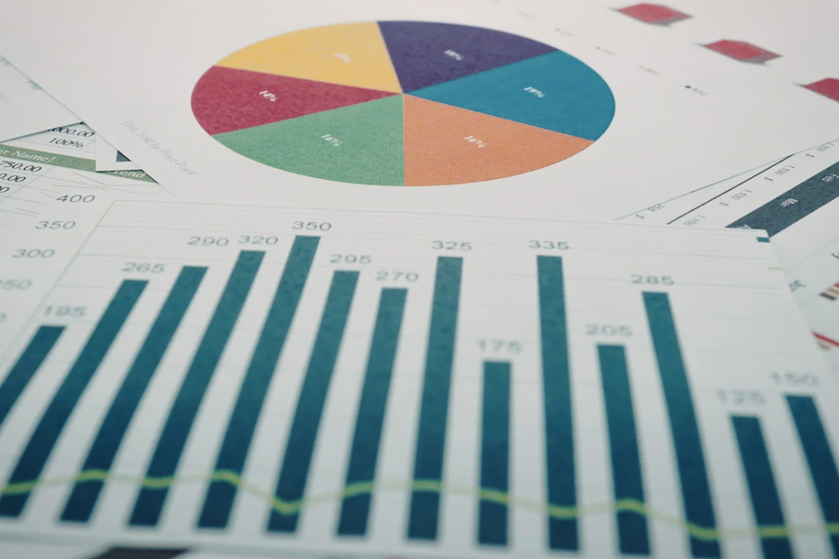 Image of charts and graphs illustrating data analysis used to evaluate the performance of purpose‑driven brands.